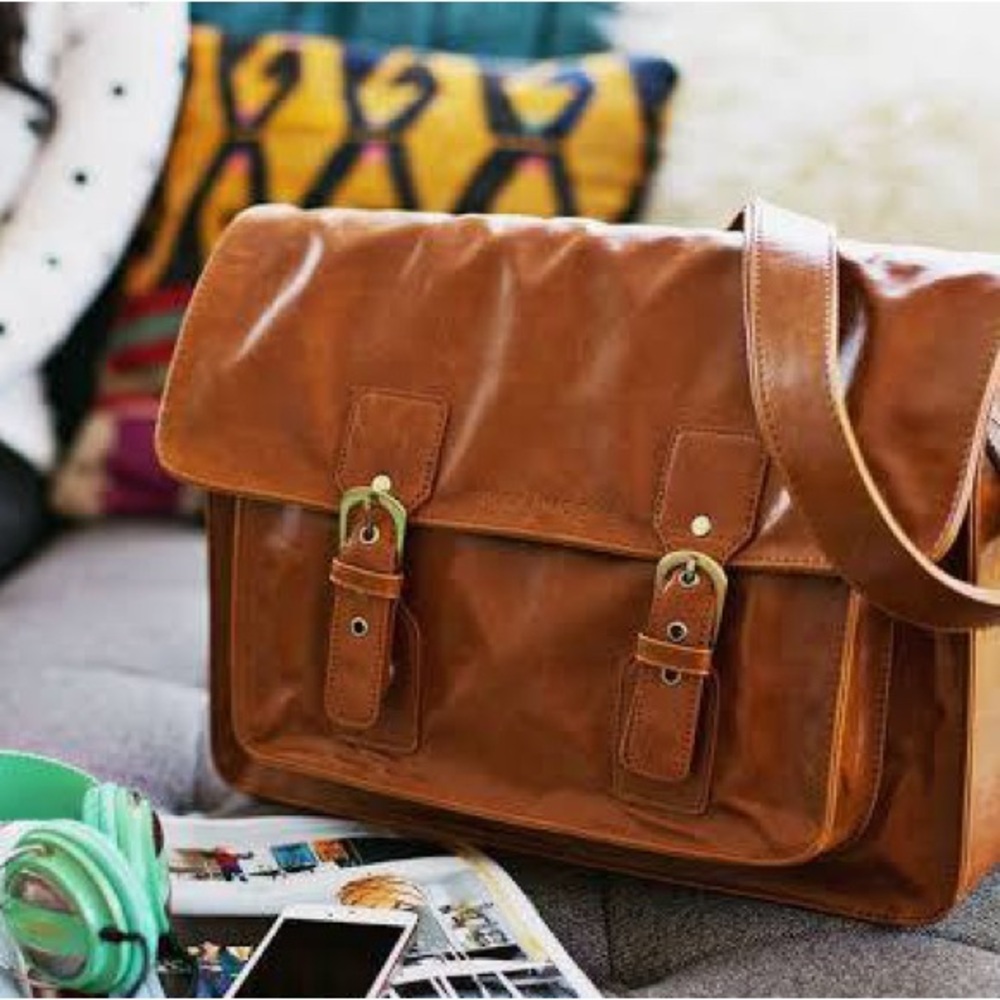 Kelly Moore + A Beautiful Mess Leather Camera Bag